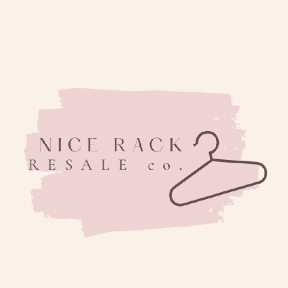 BEHIND THE CLOSET 🛍📦 - Picture 4 of 4